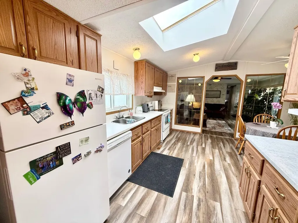 102 Nickerson Avenue Hinton AB T7V 1A6