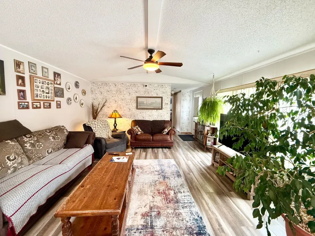 102 Nickerson Avenue Hinton AB T7V 1A6