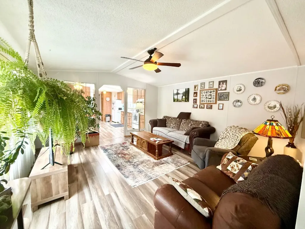 102 Nickerson Avenue Hinton AB T7V 1A6