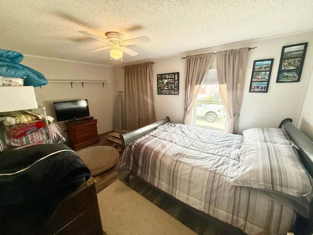 102 Nickerson Avenue Hinton AB T7V 1A6