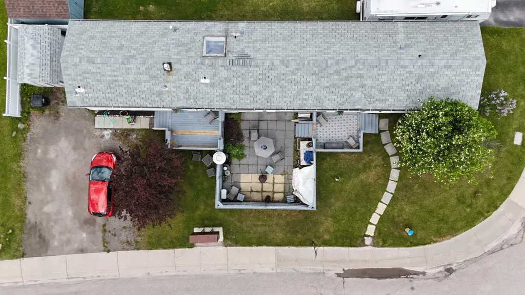 102 Nickerson Avenue Hinton AB T7V 1A6