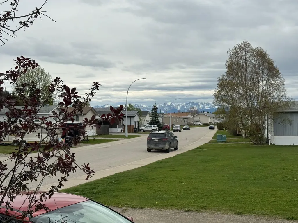102 Nickerson Avenue Hinton AB T7V 1A6