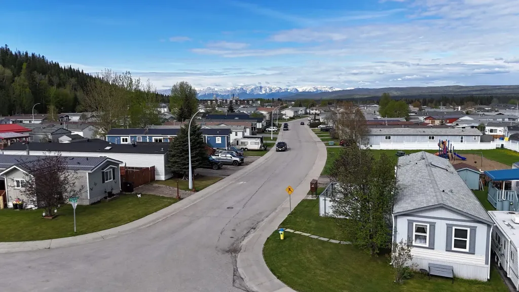 102 Nickerson Avenue Hinton AB T7V 1A6