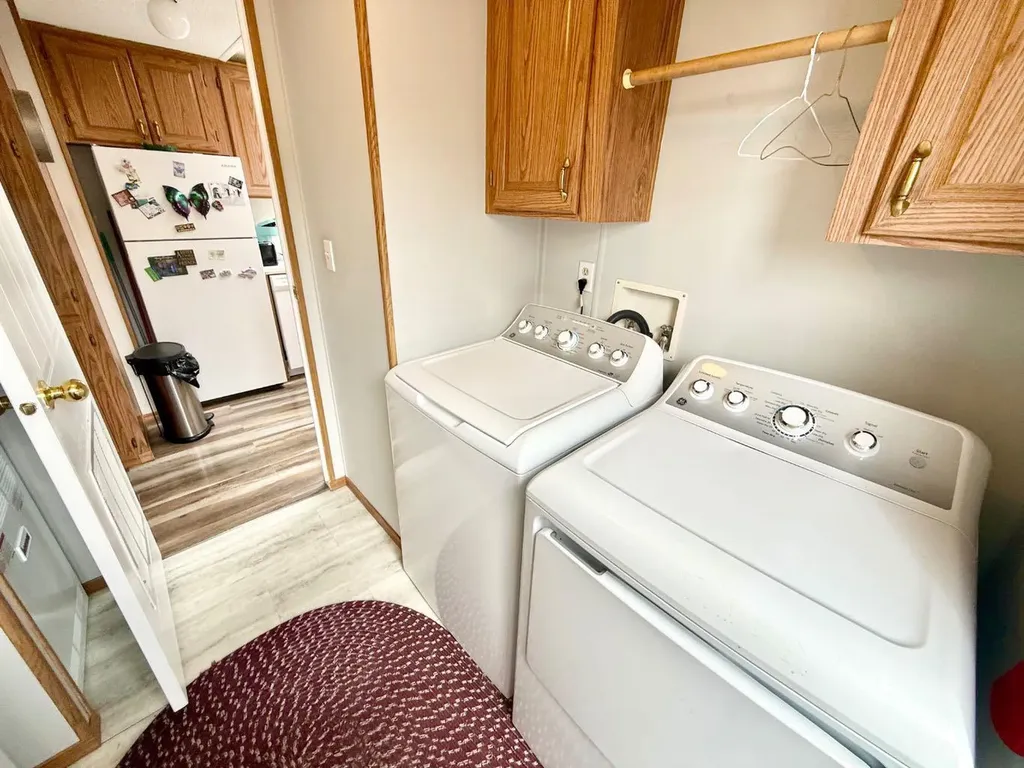 102 Nickerson Avenue Hinton AB T7V 1A6