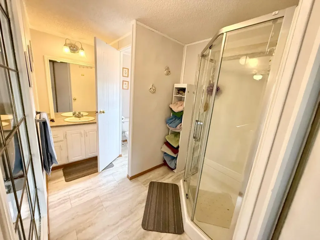 102 Nickerson Avenue Hinton AB T7V 1A6