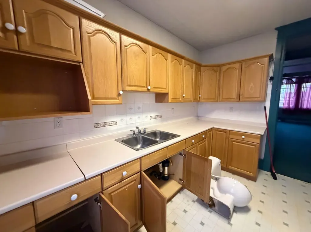 80 3 Avenue Drumheller AB T0J0Y0