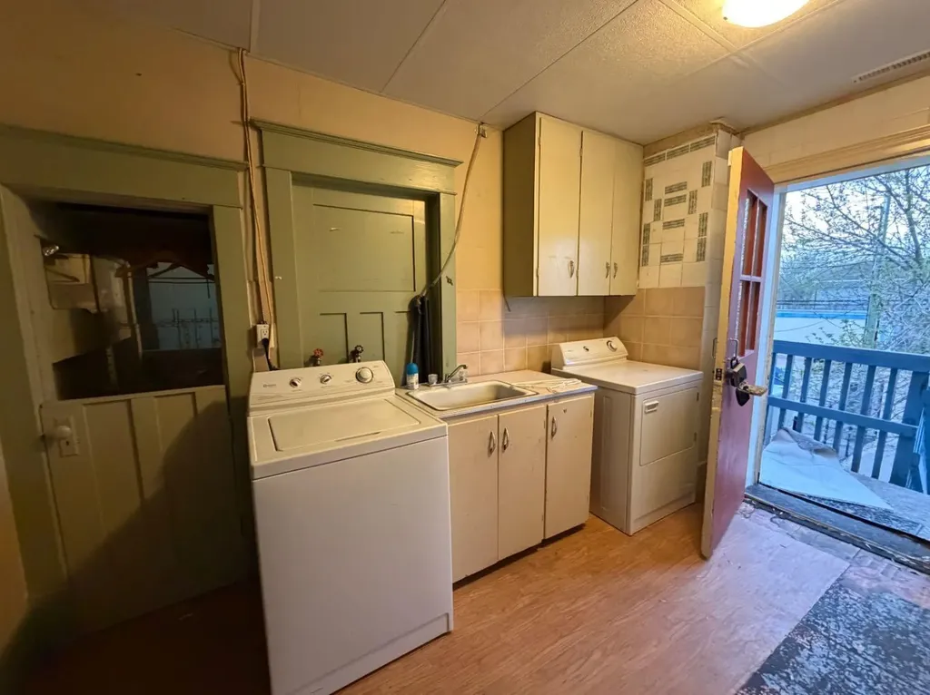 80 3 Avenue Drumheller AB T0J0Y0