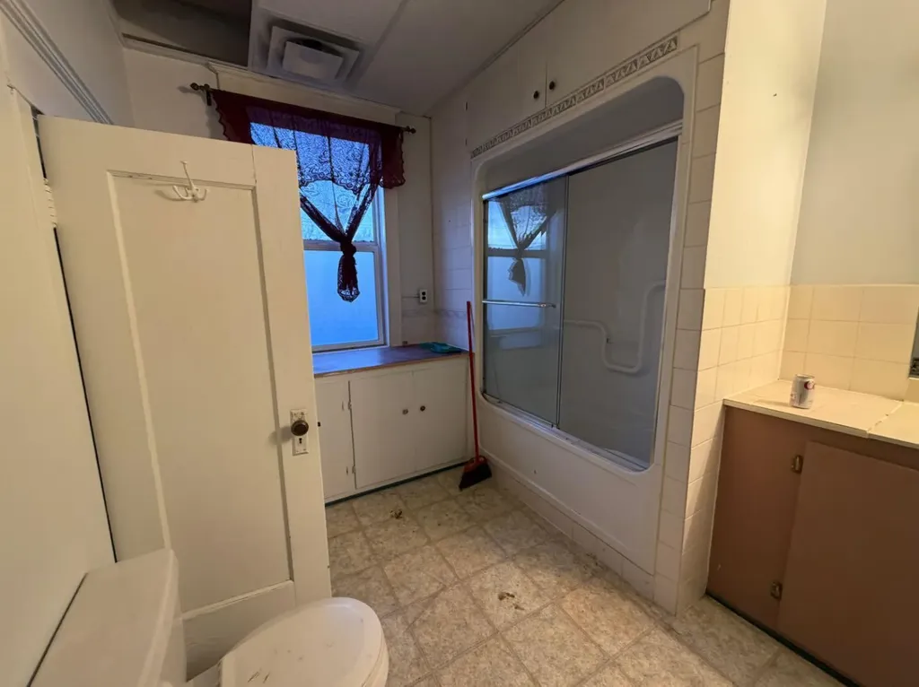80 3 Avenue Drumheller AB T0J0Y0