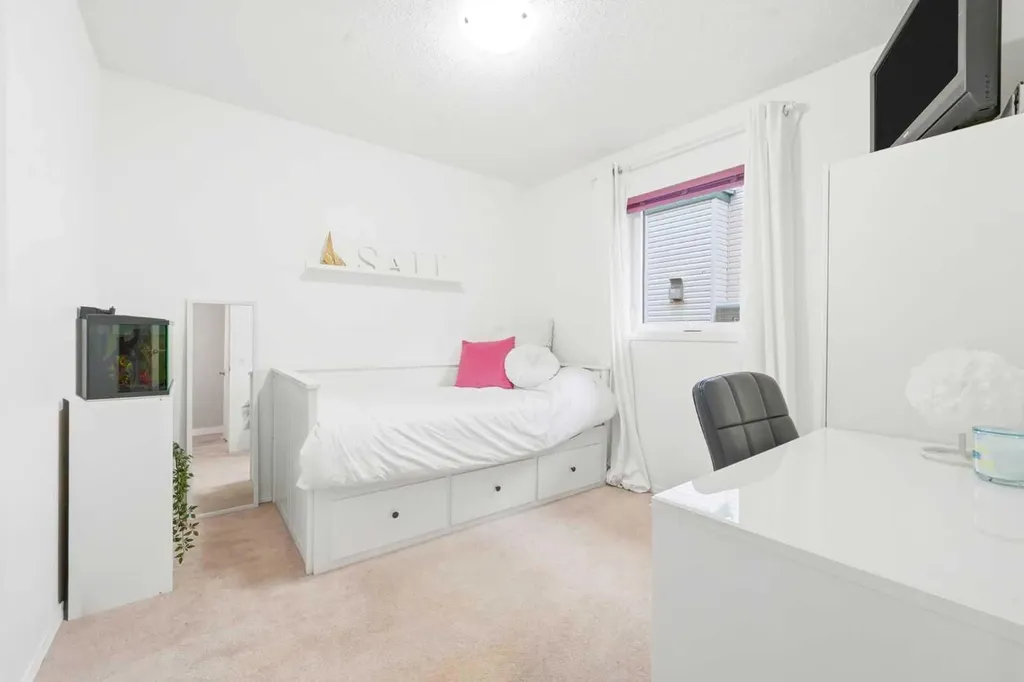 44 Gleneagles View Cochrane AB T4C 1P1