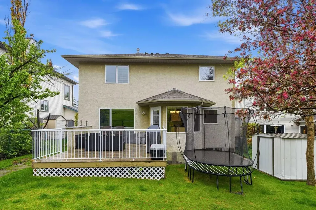 44 Gleneagles View Cochrane AB T4C 1P1