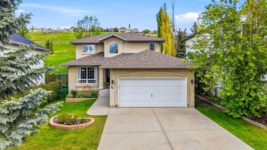 44 Gleneagles View Cochrane AB T4C 1P1