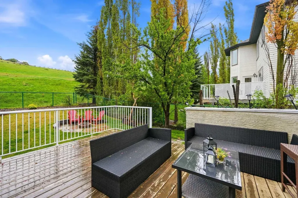 44 Gleneagles View Cochrane AB T4C 1P1