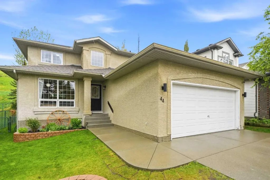 44 Gleneagles View Cochrane AB T4C 1P1