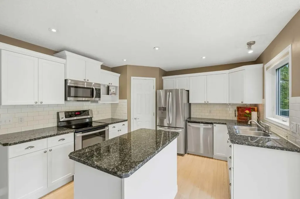 44 Gleneagles View Cochrane AB T4C 1P1