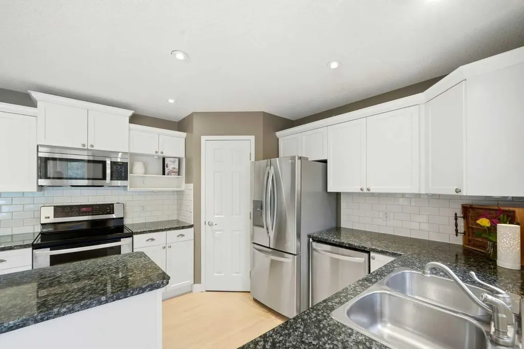 44 Gleneagles View Cochrane AB T4C 1P1