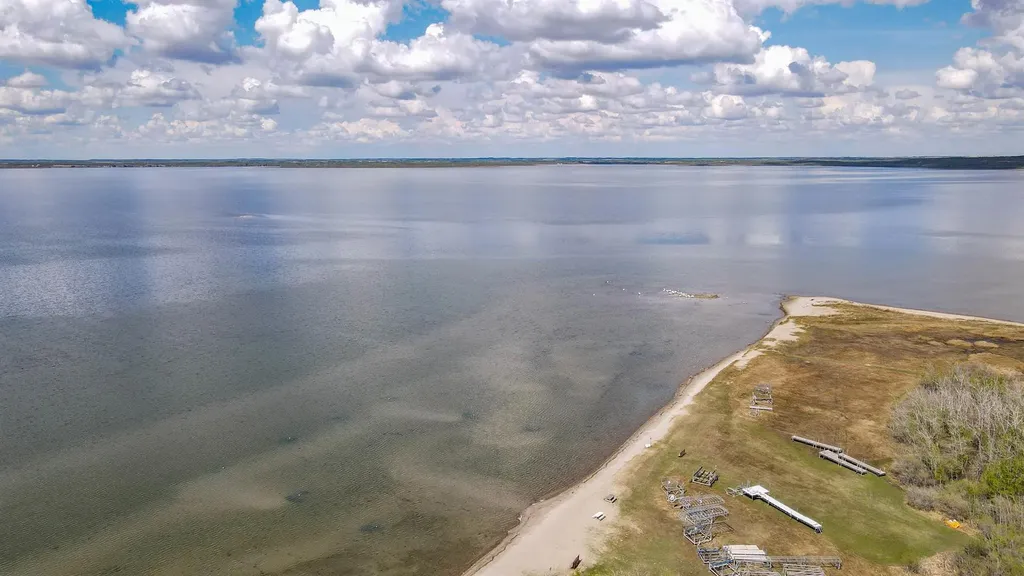 21 Horse Shoe Lane White Sands AB T0C 3B0