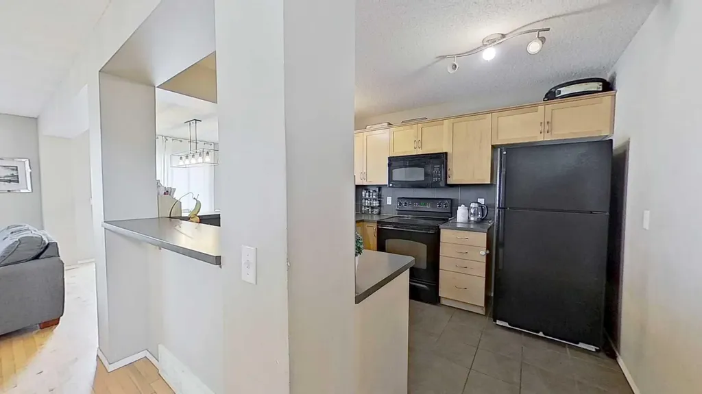 17 Sunset Heights Cochrane AB T4C 0C7