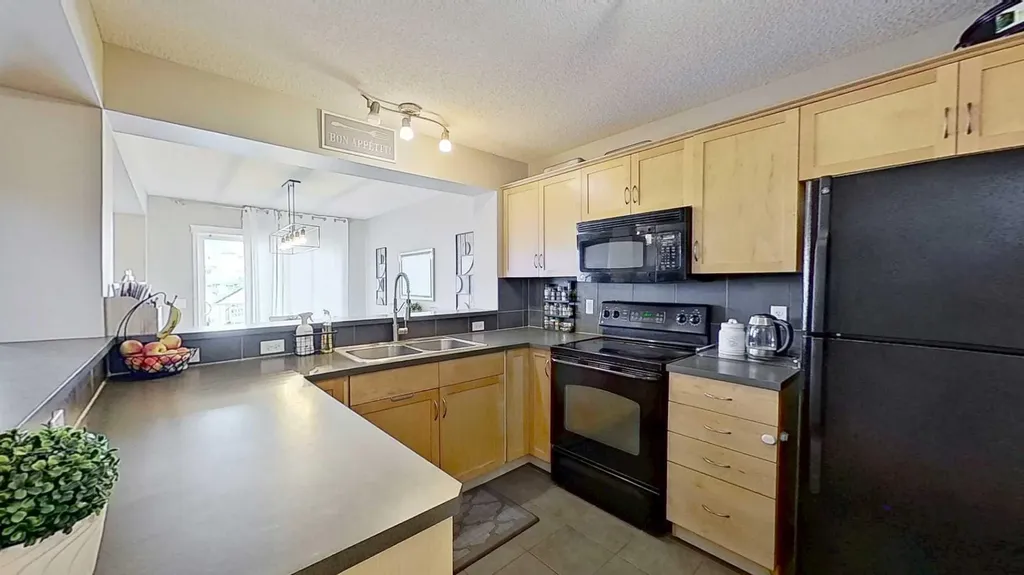 17 Sunset Heights Cochrane AB T4C 0C7