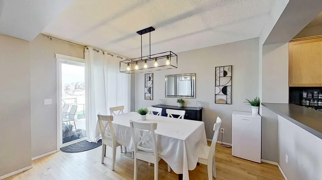 17 Sunset Heights Cochrane AB T4C 0C7