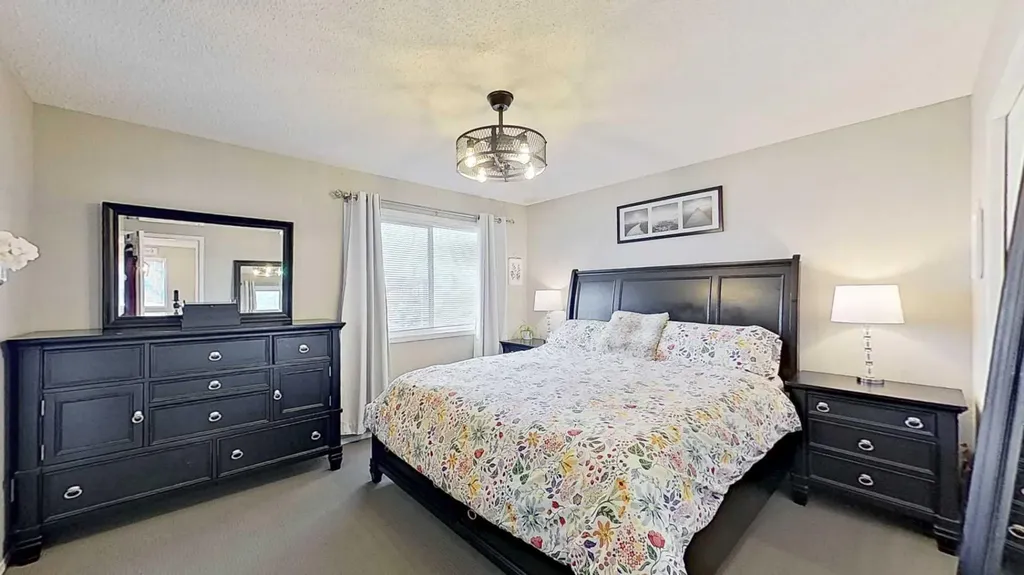 17 Sunset Heights Cochrane AB T4C 0C7