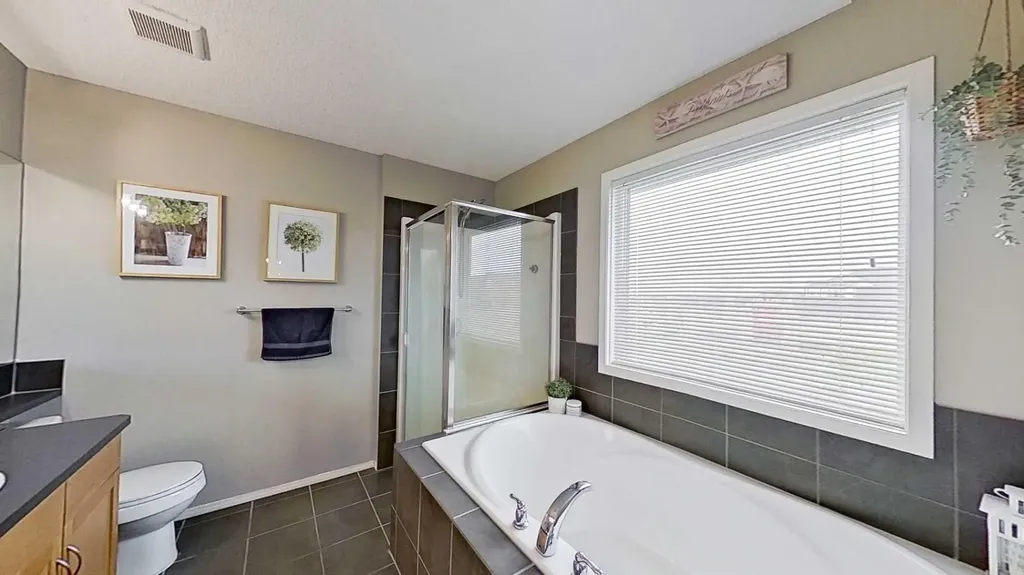 17 Sunset Heights Cochrane AB T4C 0C7