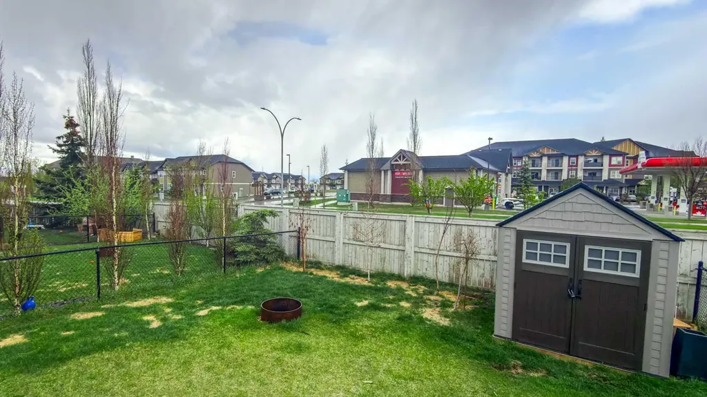 17 Sunset Heights Cochrane AB T4C 0C7