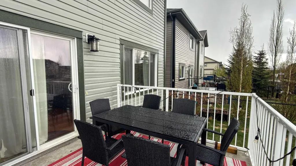 17 Sunset Heights Cochrane AB T4C 0C7