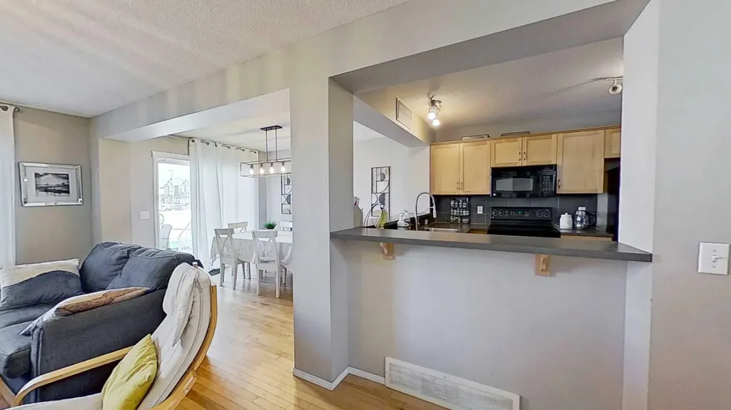 17 Sunset Heights Cochrane AB T4C 0C7