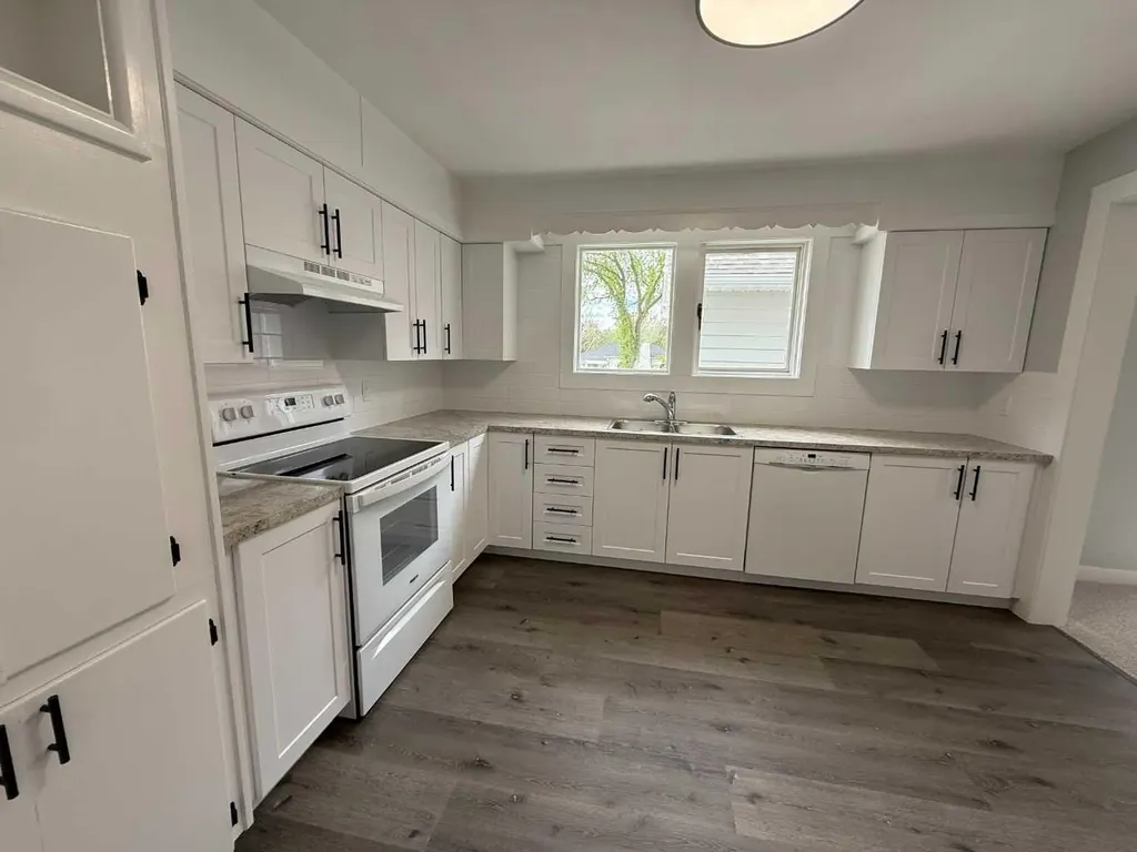 727 8 Street S Lethbridge AB T1J 2K3
