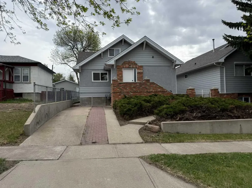 727 8 Street S Lethbridge AB T1J 2K3