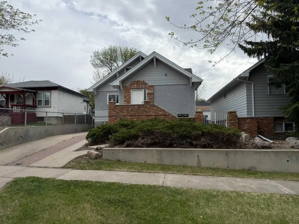 727 8 Street S Lethbridge AB T1J 2K3