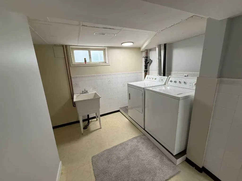 727 8 Street S Lethbridge AB T1J 2K3