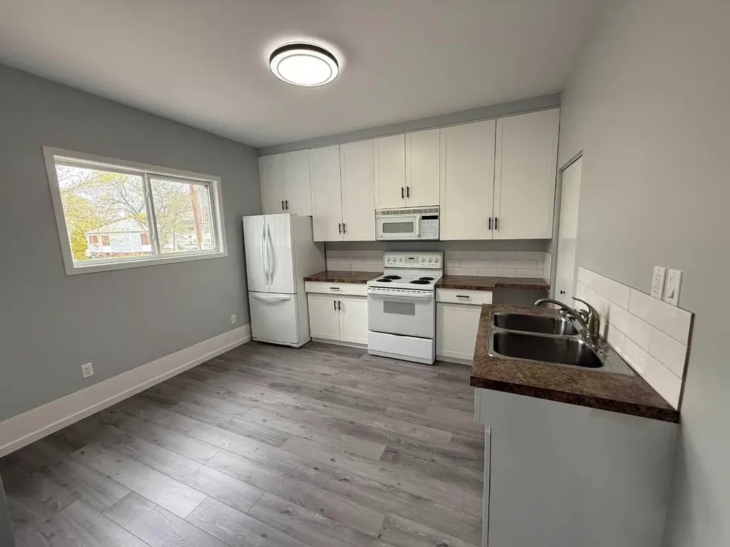 727 8 Street S Lethbridge AB T1J 2K3
