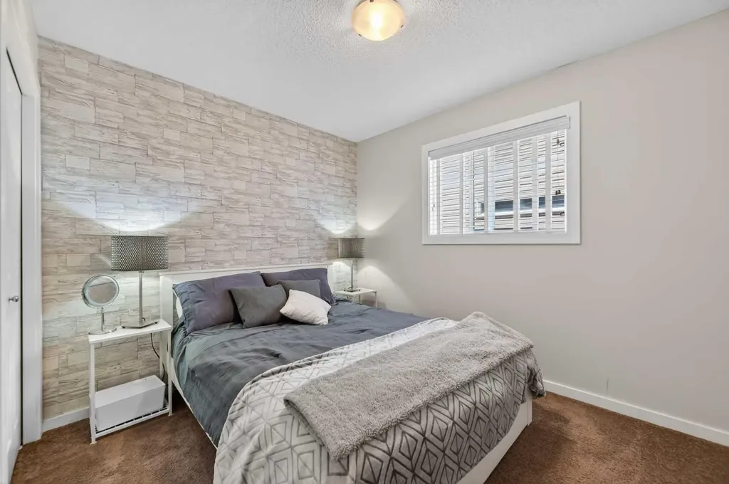 93 Legacy Green SE Calgary AB T2X 0X6