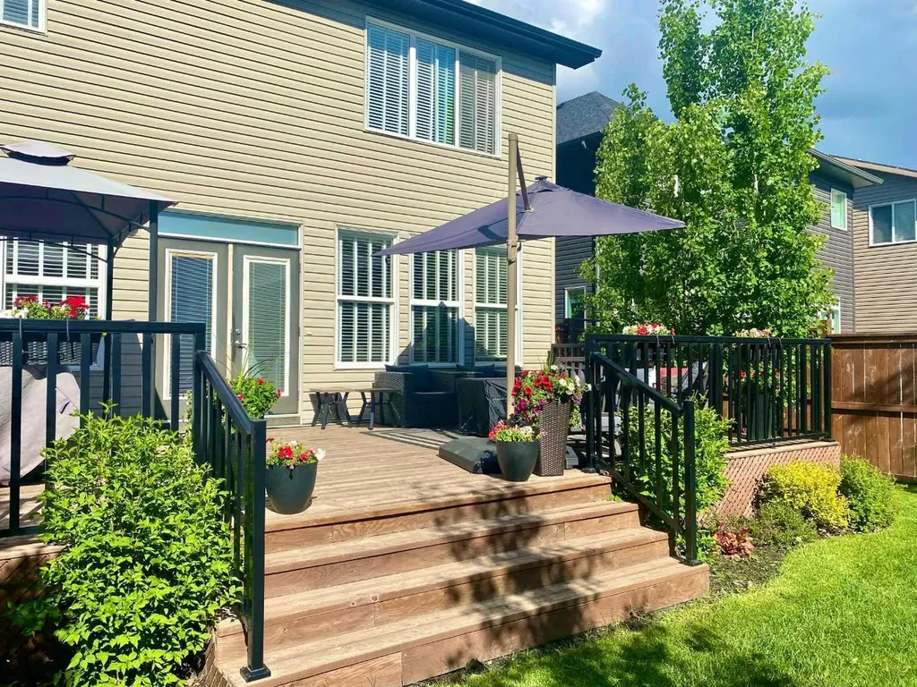 93 Legacy Green SE Calgary AB T2X 0X6