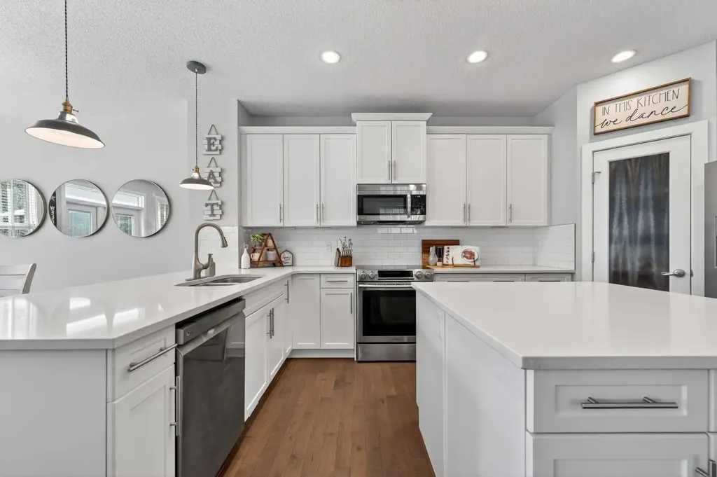 93 Legacy Green SE Calgary AB T2X 0X6