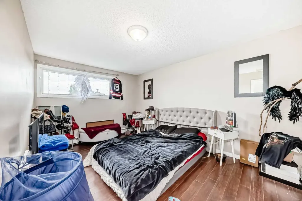 8 Huntley Close NE Calgary AB T2K4Z3