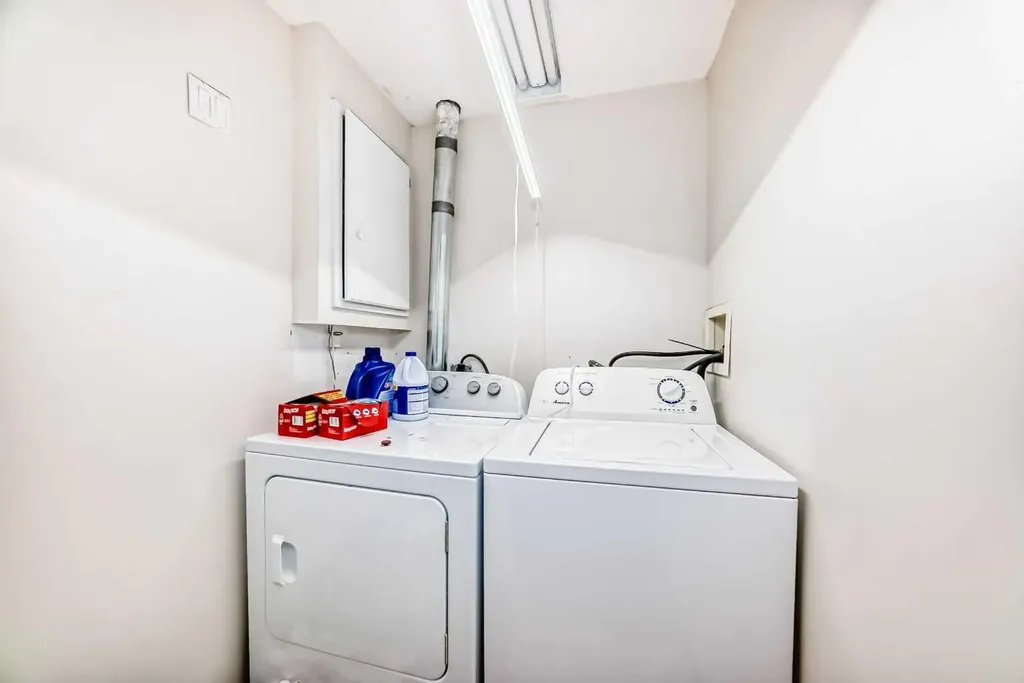 8 Huntley Close NE Calgary AB T2K4Z3