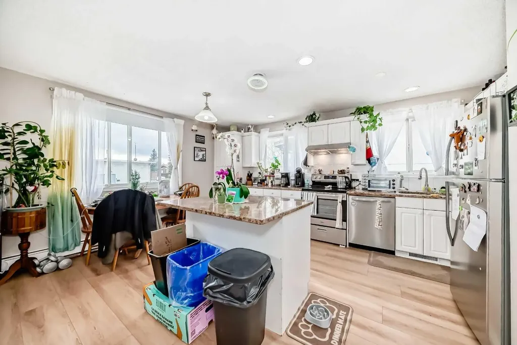 8 Huntley Close NE Calgary AB T2K4Z3