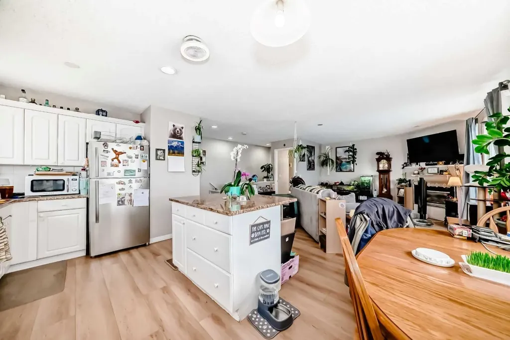 8 Huntley Close NE Calgary AB T2K4Z3