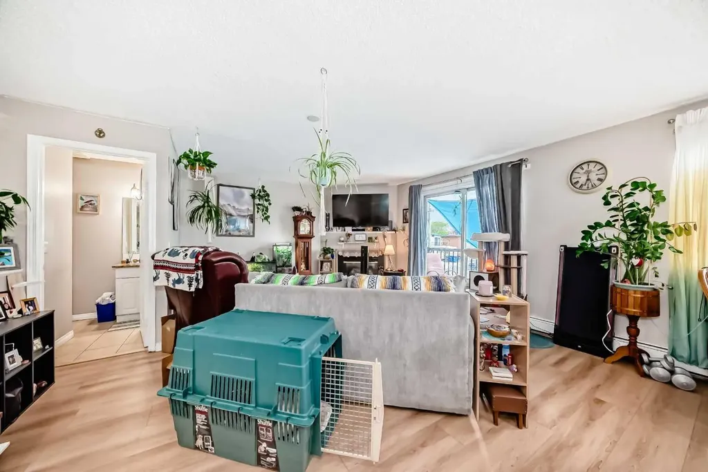 8 Huntley Close NE Calgary AB T2K4Z3