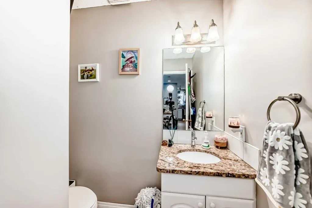 8 Huntley Close NE Calgary AB T2K4Z3
