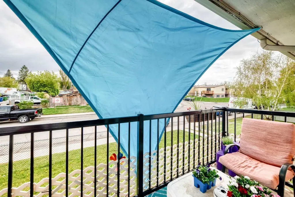 8 Huntley Close NE Calgary AB T2K4Z3