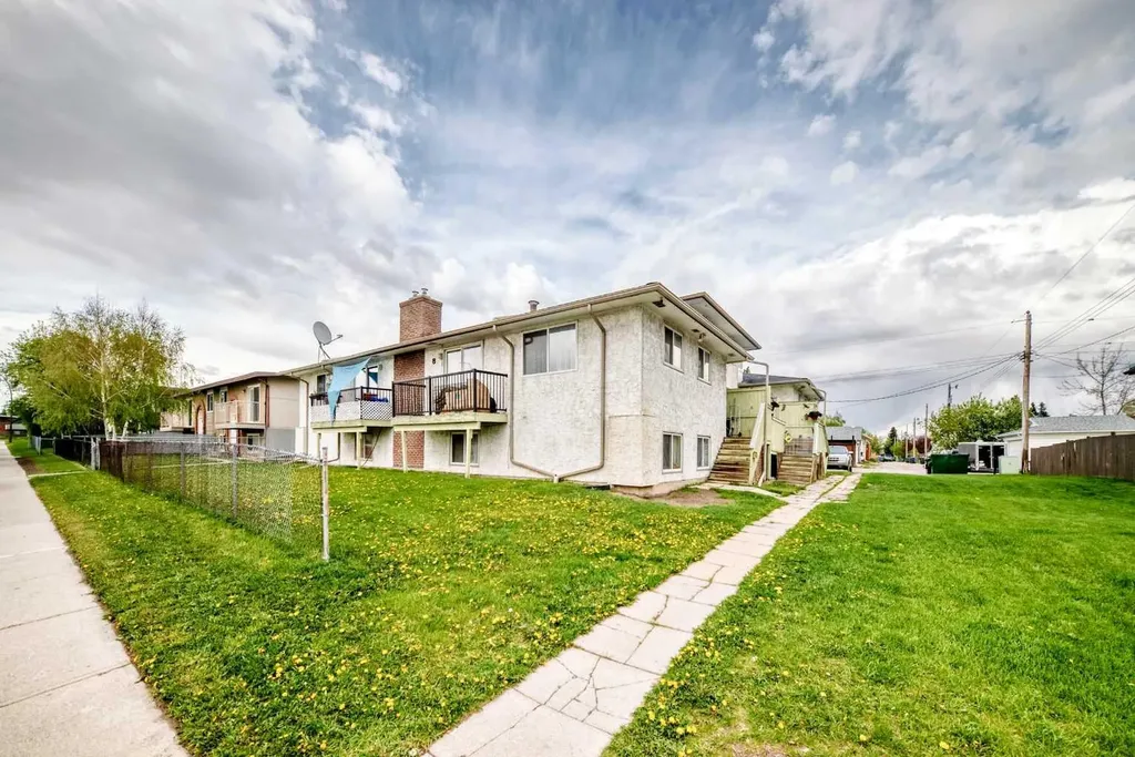 8 Huntley Close NE Calgary AB T2K4Z3