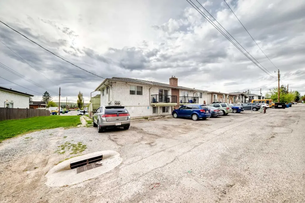8 Huntley Close NE Calgary AB T2K4Z3