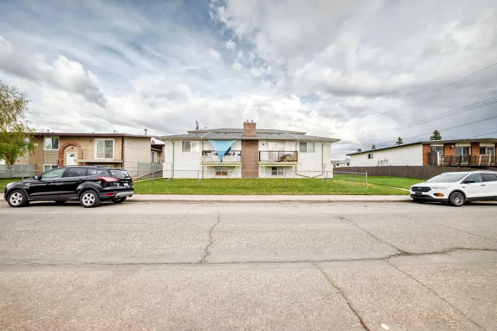 8 Huntley Close NE Calgary AB T2K4Z3