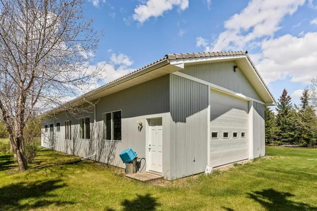 23 Calling Horse Estates Rural Rocky View County AB T3Z 1H4