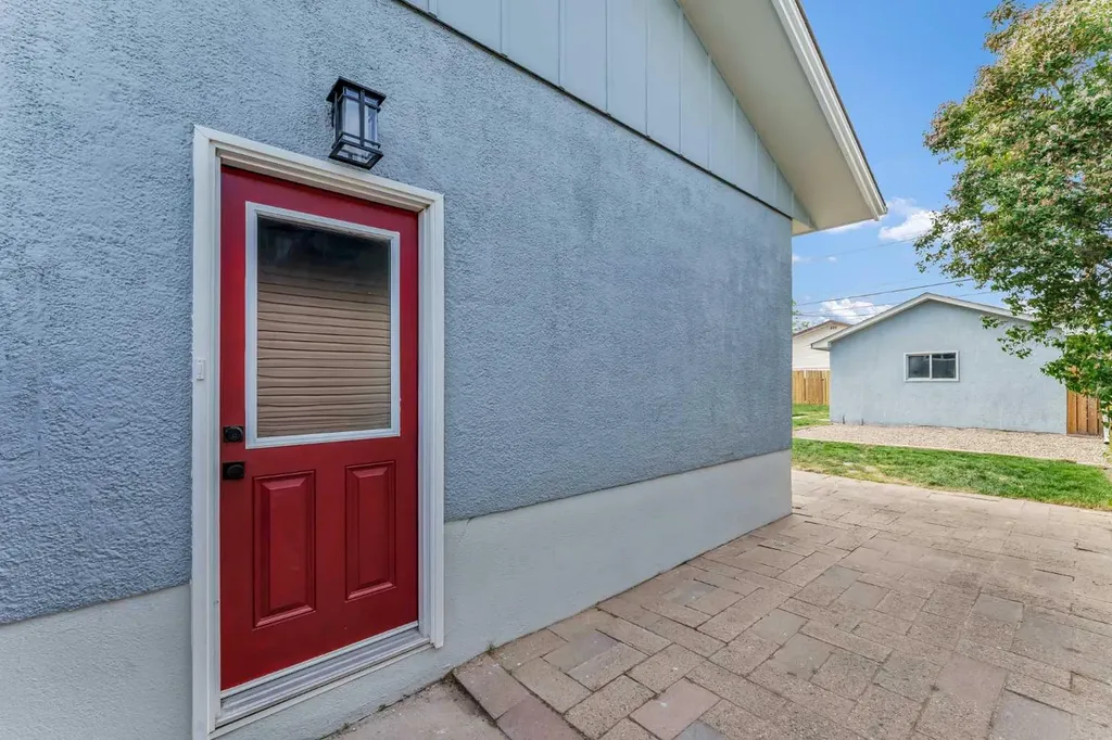 212 11 Street NE Medicine Hat AB T1A5T2