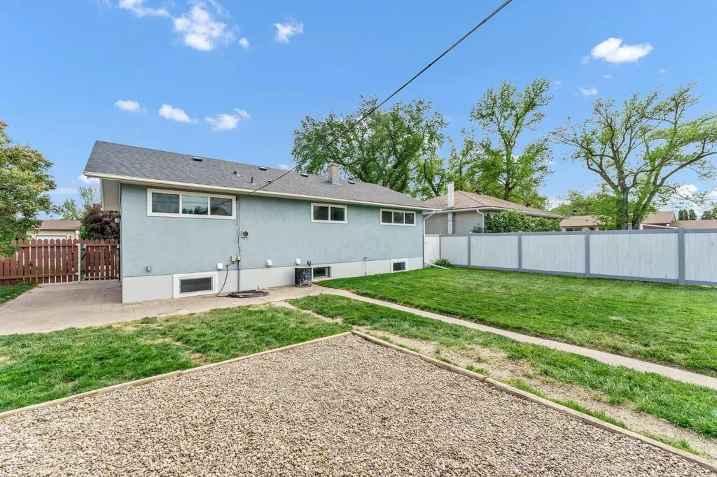 212 11 Street NE Medicine Hat AB T1A5T2