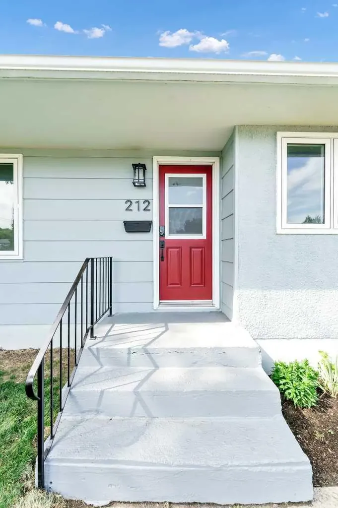 212 11 Street NE Medicine Hat AB T1A5T2